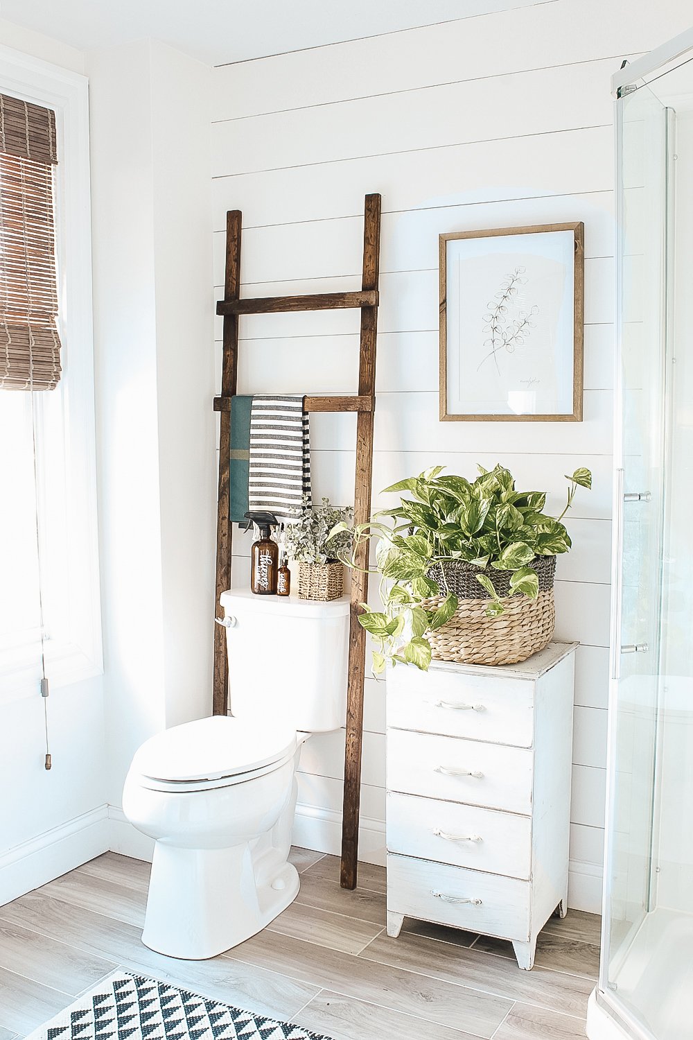 Easy and Inexpensive DIY Bathroom Storage Ladder | michealadianedesigns.com