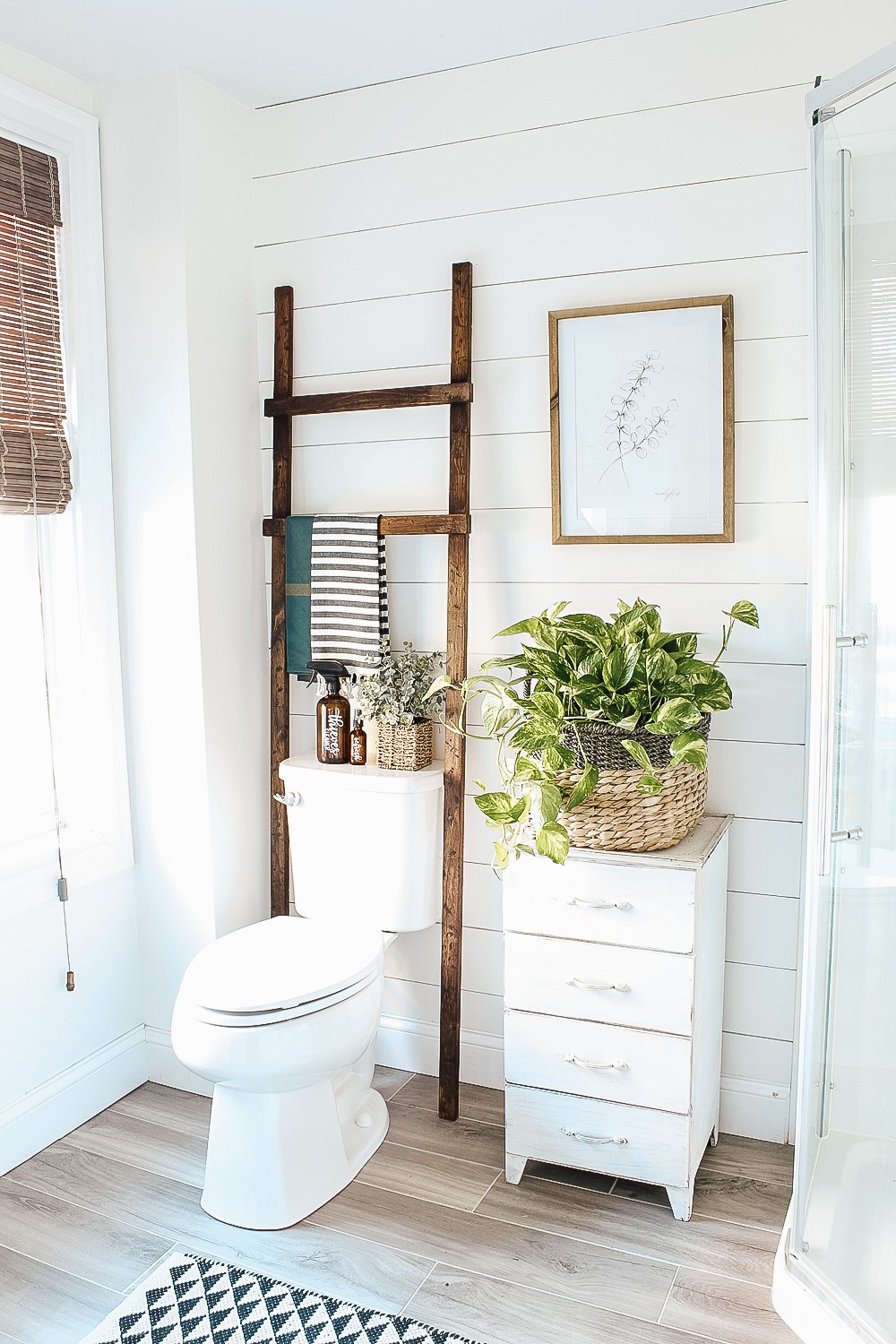 DIY Bathroom Ladder - Micheala Diane Designs