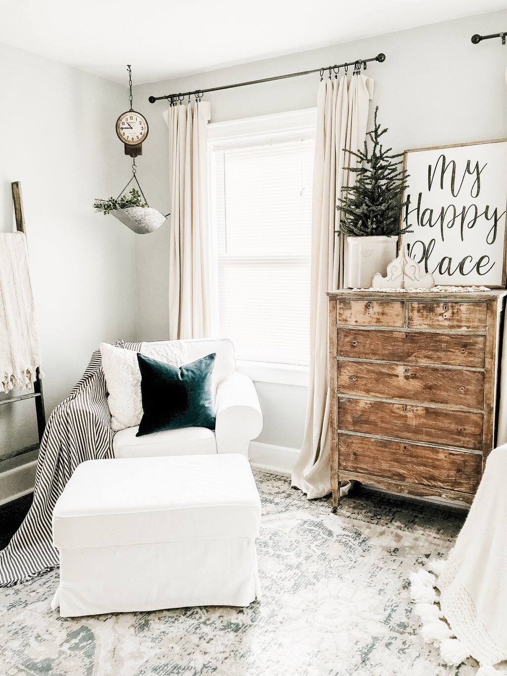 Simple Winter Living Room- How to Decorate After Christmas 