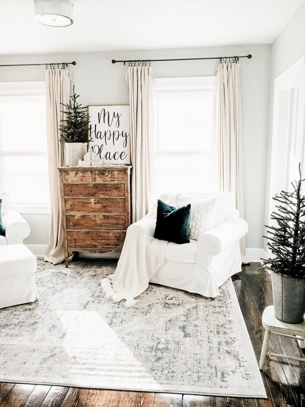 Simple Winter Living Room- How to Decorate After Christmas 