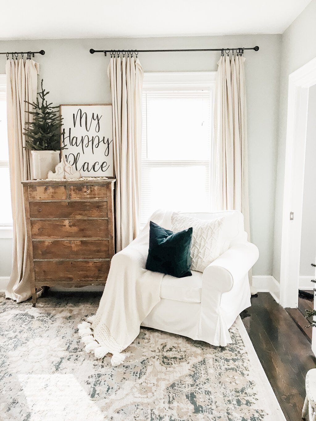 Simple Winter Living Room | How to Decorate After Christmas ...