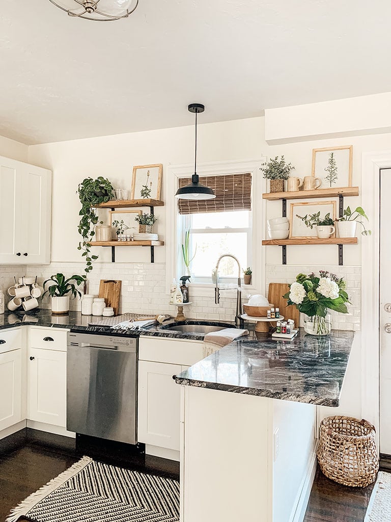 https://michealadianedesigns.com/wp-content/uploads/2020/02/Spring-Kitchen-Decor_11.jpg