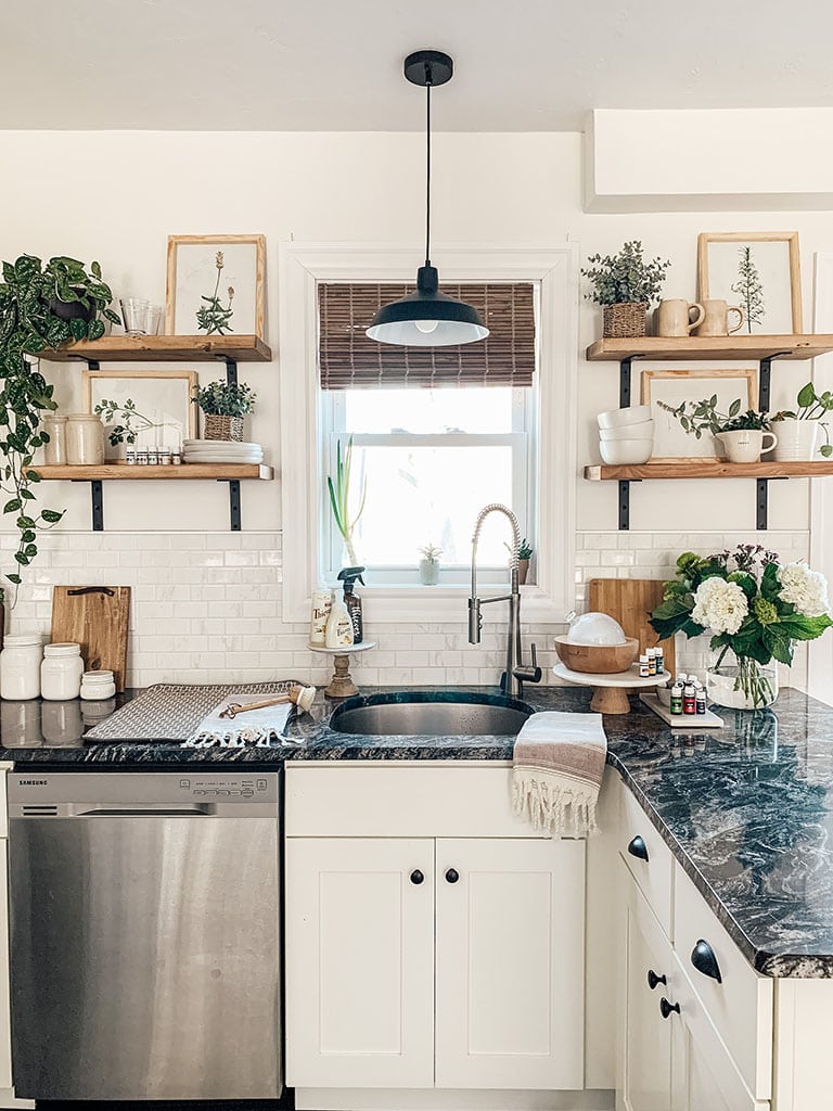 SIMPLE SPRING KITCHEN DECOR