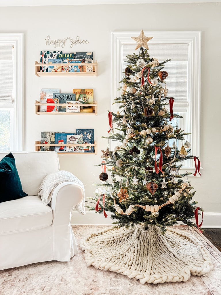 Decorating your Christmas Tree with a Christmas beaded garland