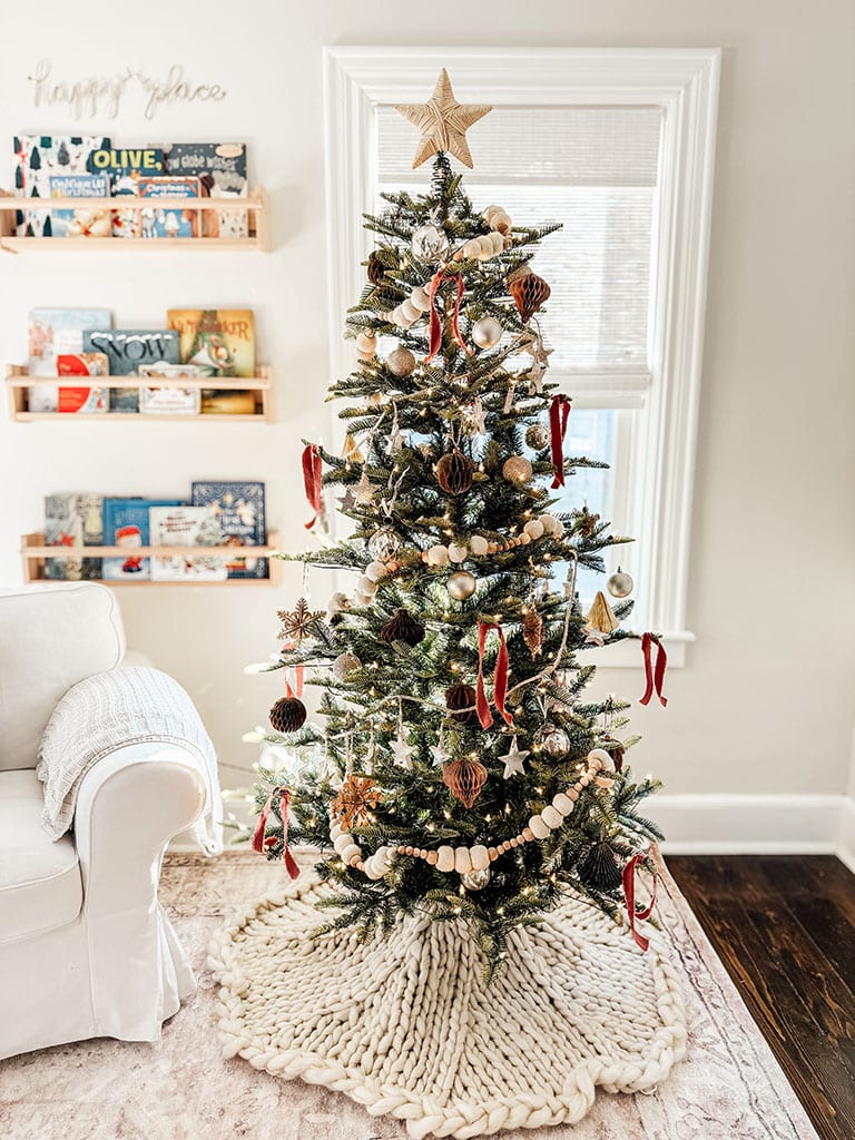 How to Decorate a Christmas Tree - Micheala Diane Designs