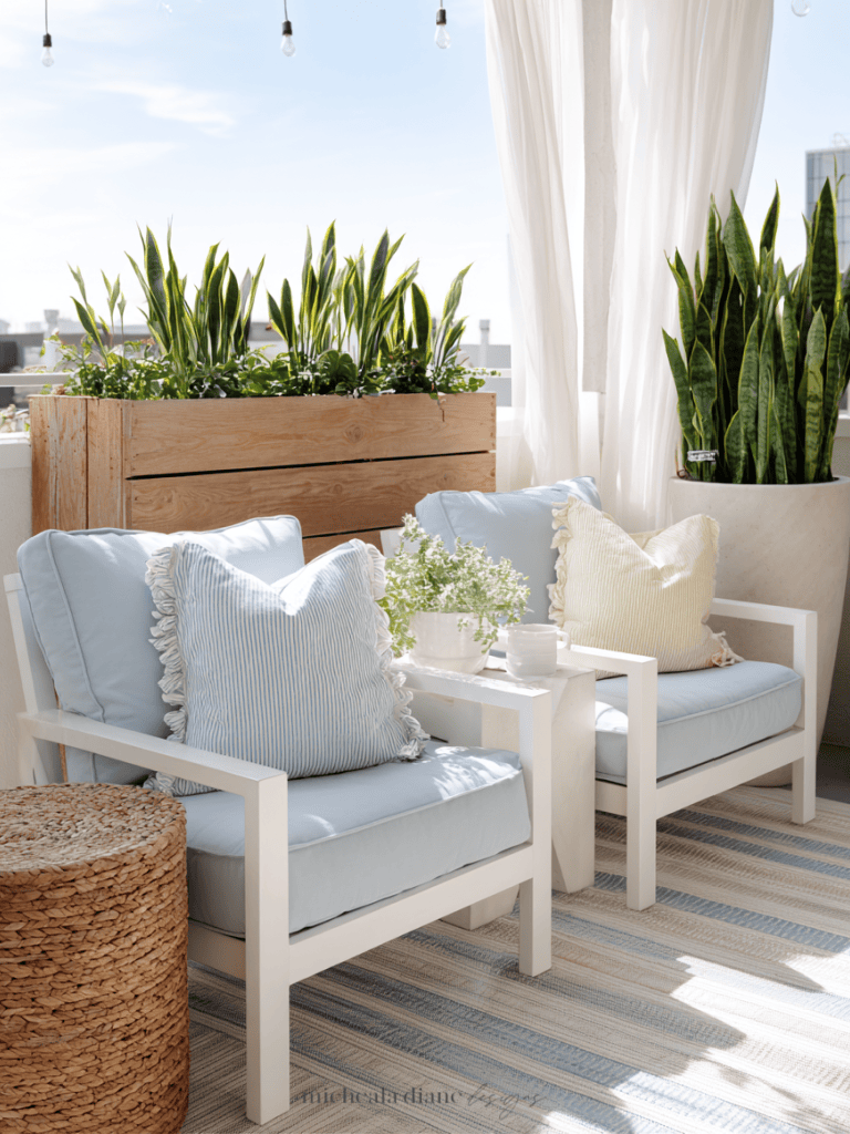 Small Apartment Patio Decorating